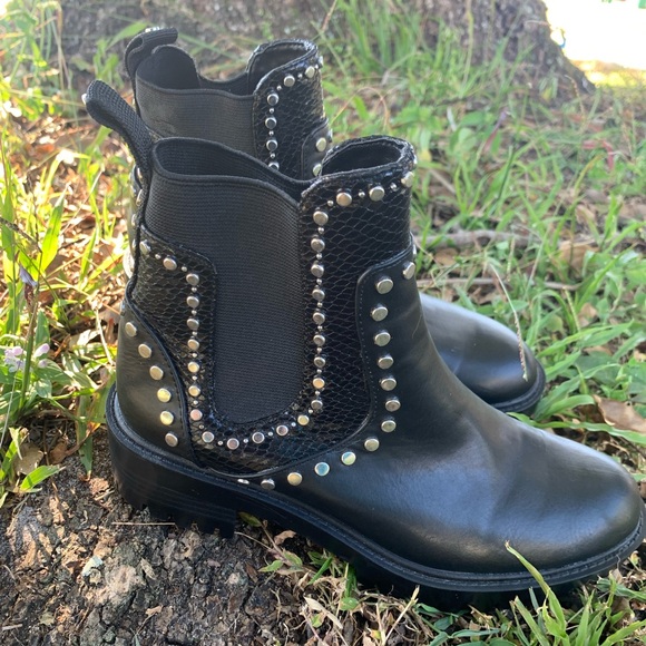 ZARA BLACK LEATHER ANKLE BOOTS WITH STUDS size 6 - Picture 2 of 9